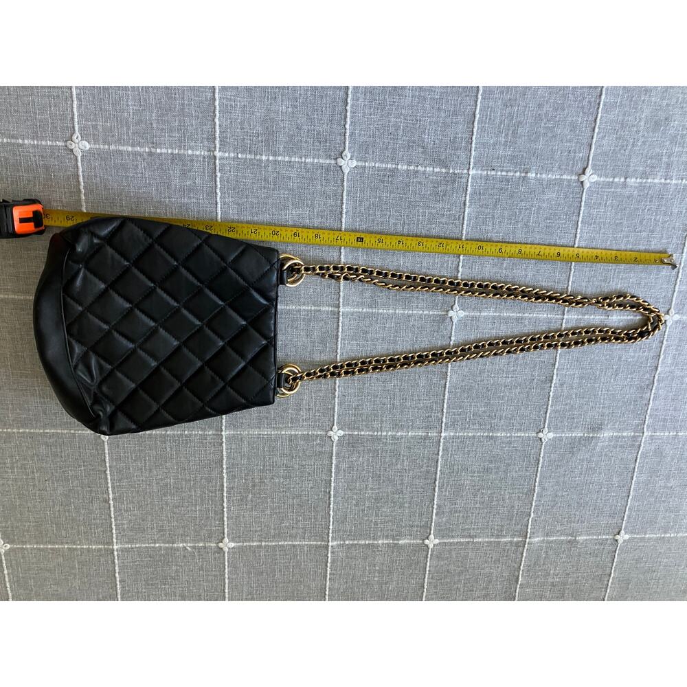 Lord & Taylor vintage black quilted leather handbag with gold chain strap